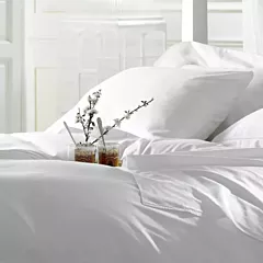 Taies d'Oreiller Standard de Luxe en Percale T300 de la Collection Merit - Mélange 60/40 Coton/Polyester | Couleur Blanche | Taille 21x32 | Paquet de 12